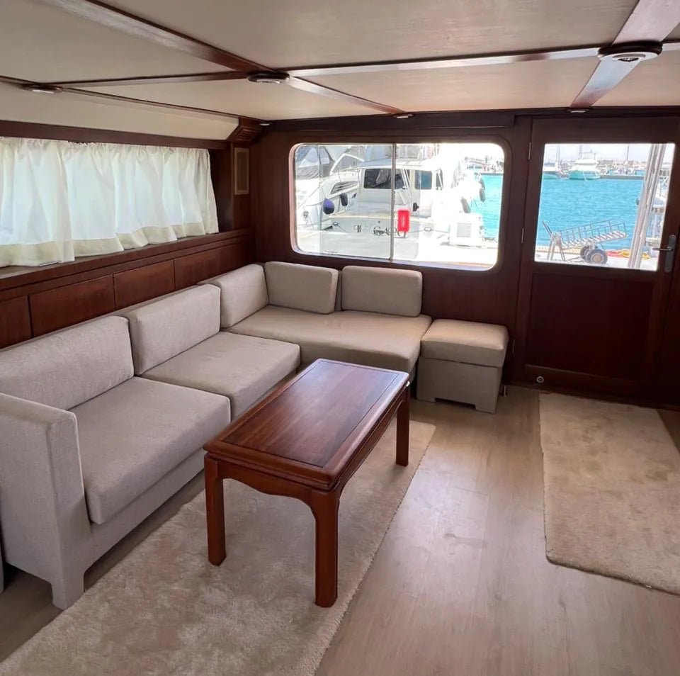 El Gouna: Private Yacht Trip to Bayoud