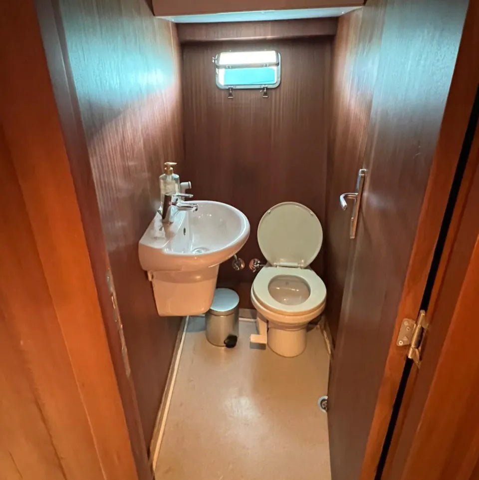 El Gouna: Private Yacht Trip to Bayoud