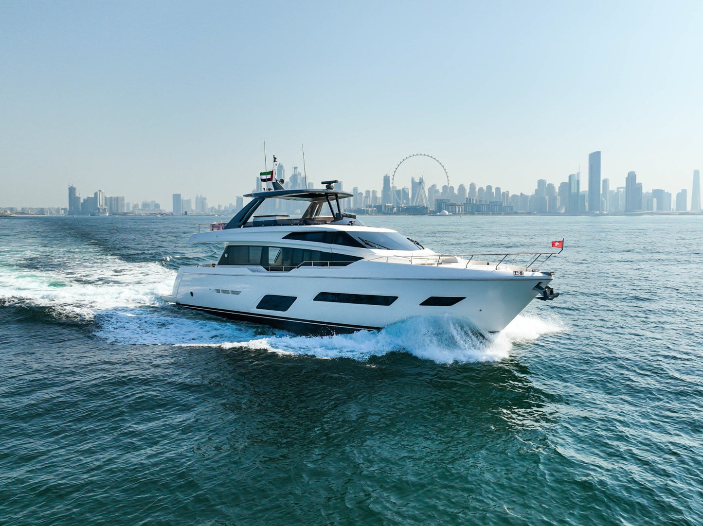 Dubai: Sewa Kapal Pesiar Mewah Ferretti 78ft LINA Pribadi
