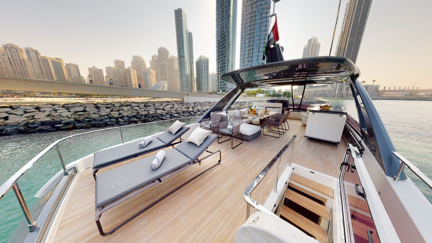 Dubai: Sewa Kapal Pesiar Mewah Ferretti 78ft LINA Pribadi