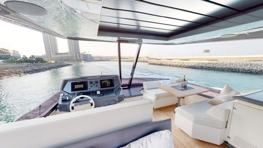 Dubai: Noleggio Yacht di Lusso Privato Ferretti 78ft LINA