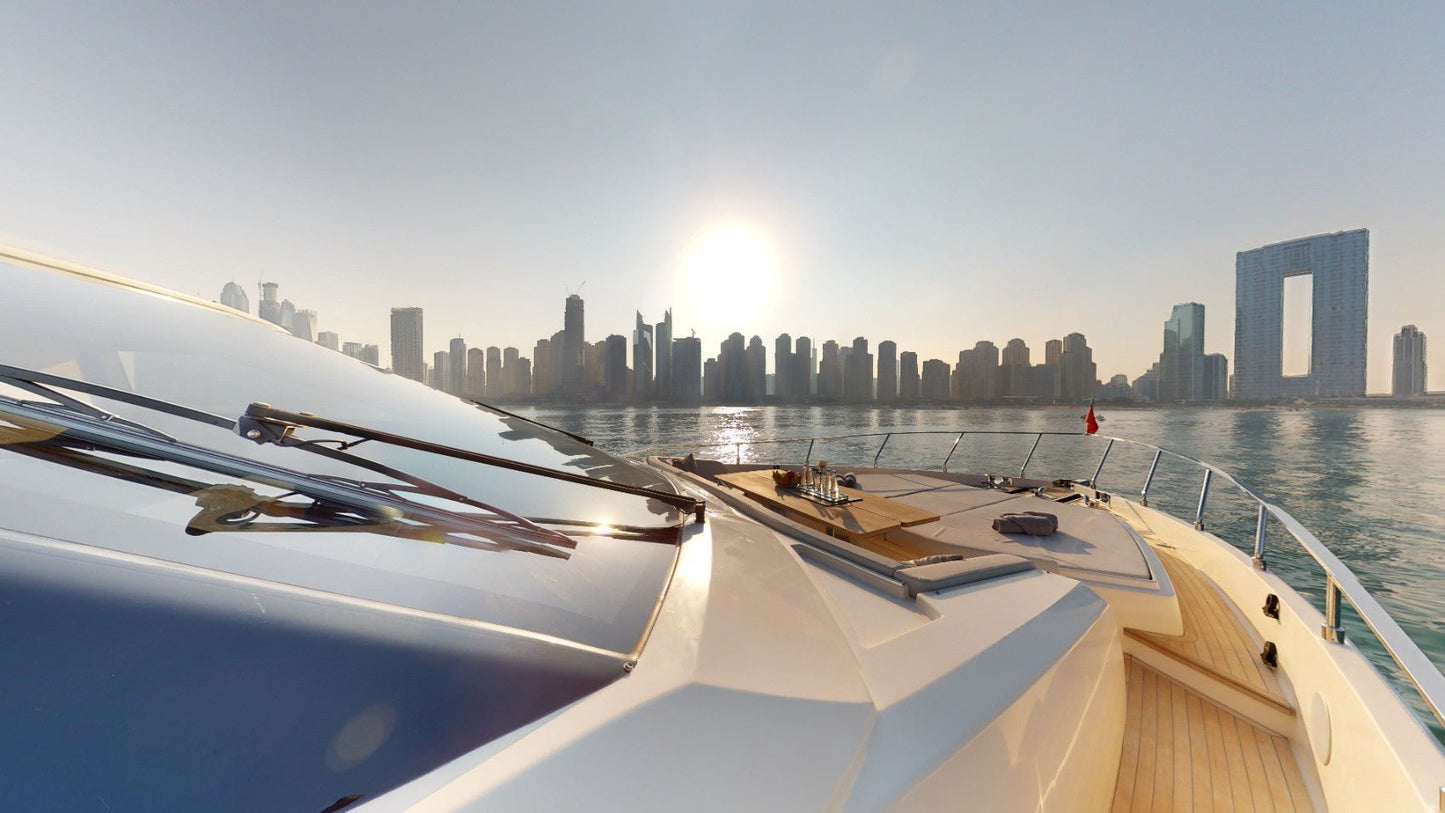 Dubai: Sewa Kapal Pesiar Mewah Ferretti 78ft LINA Pribadi
