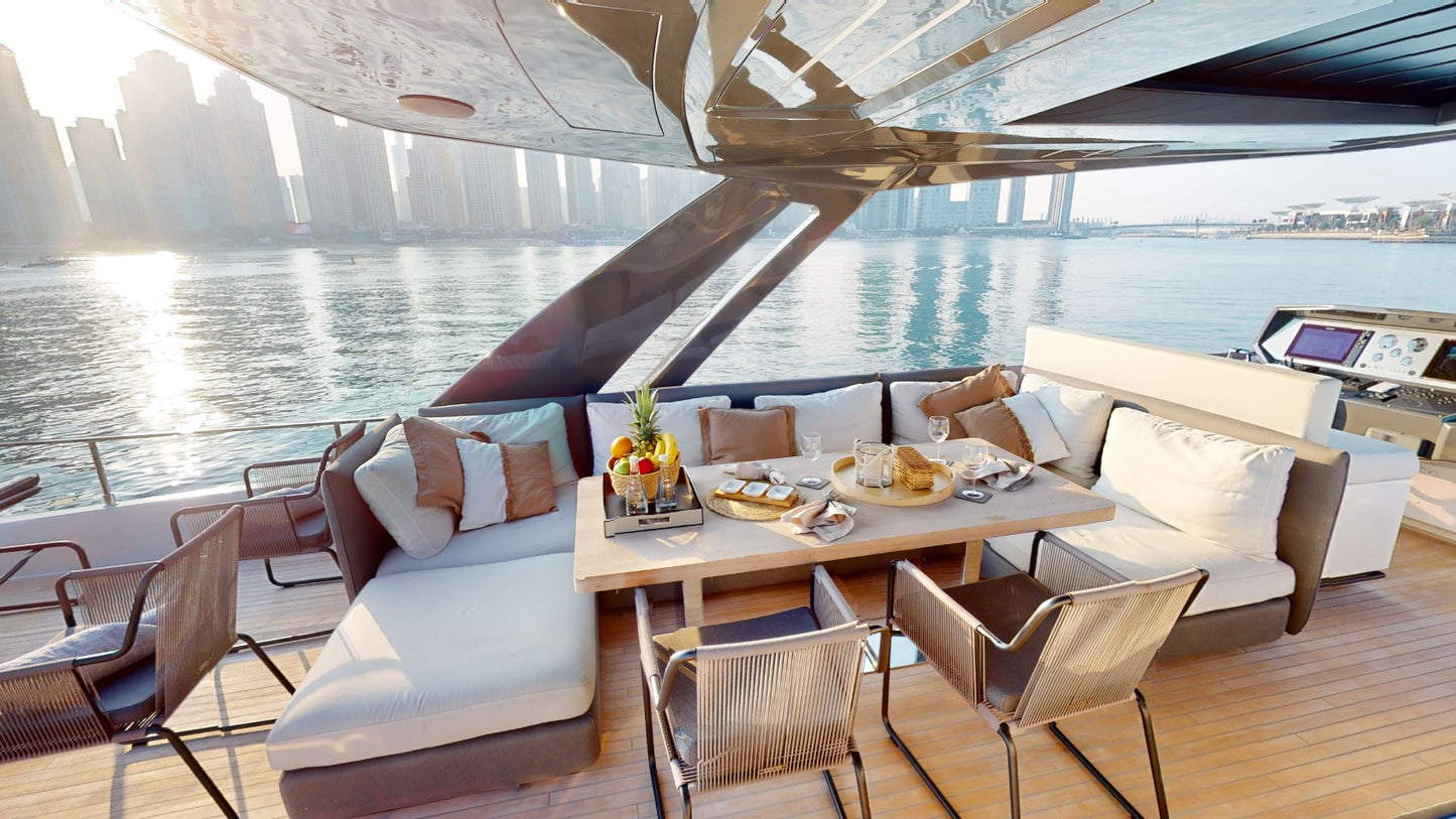 Dubai: Sewa Kapal Pesiar Mewah Ferretti 78ft LINA Pribadi
