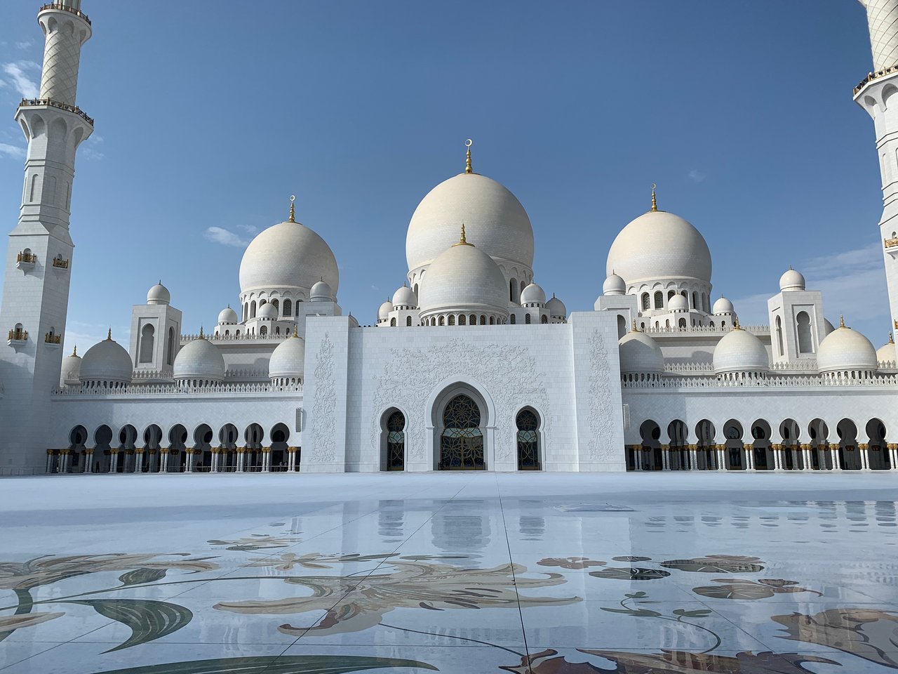 From Dubai: Abu Dhabi City Tour with Sheikh Zayed Grand Mosque and Louvre Museum Visit