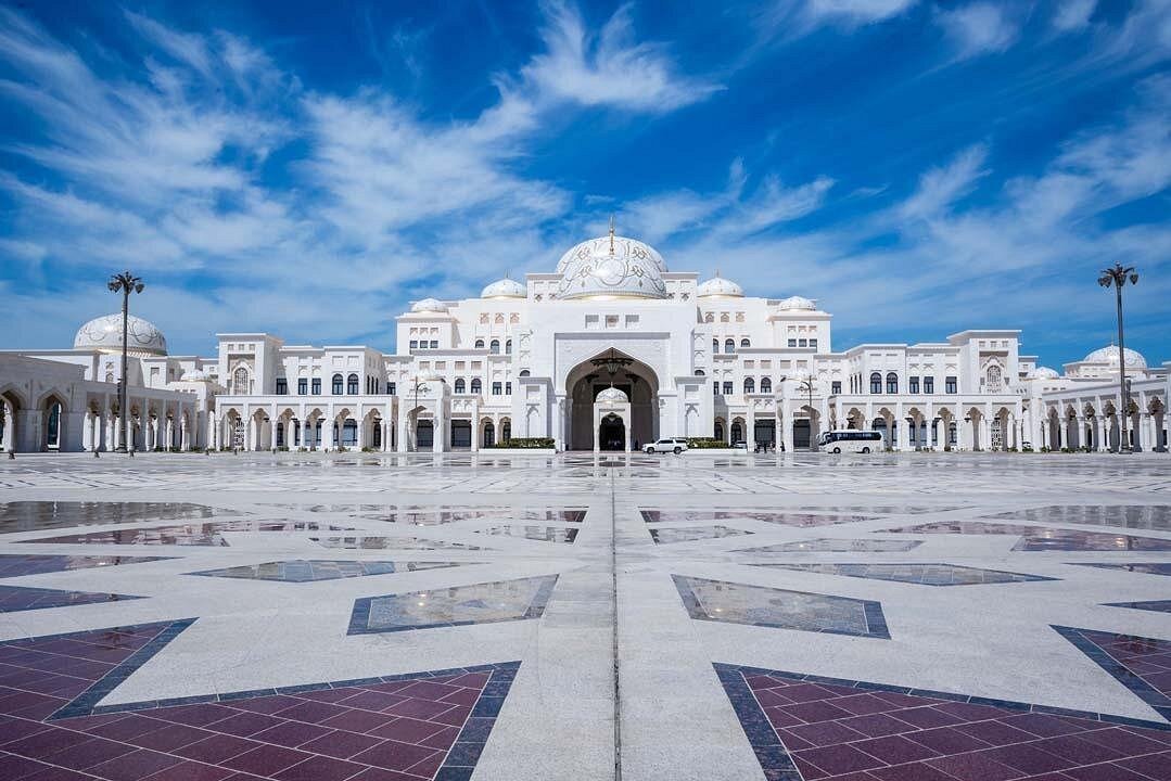 From Dubai: Abu Dhabi City Tour with Sheikh Zayed Grand Mosque and Louvre Museum Visit