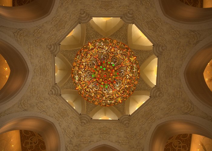 From Dubai: Abu Dhabi City Tour with Sheikh Zayed Grand Mosque and Louvre Museum Visit