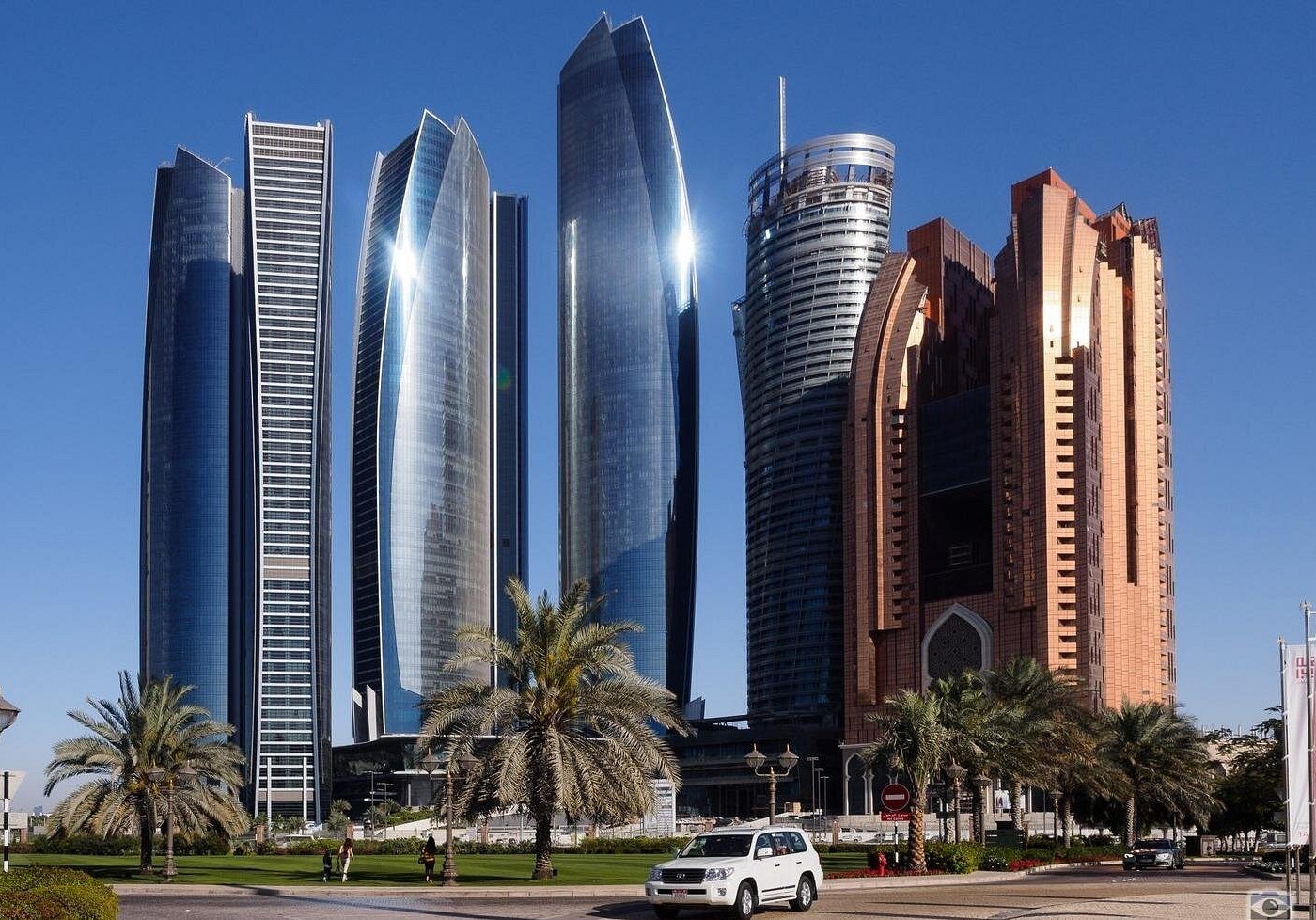 From Dubai: Abu Dhabi City Tour with Sheikh Zayed Grand Mosque and Louvre Museum Visit