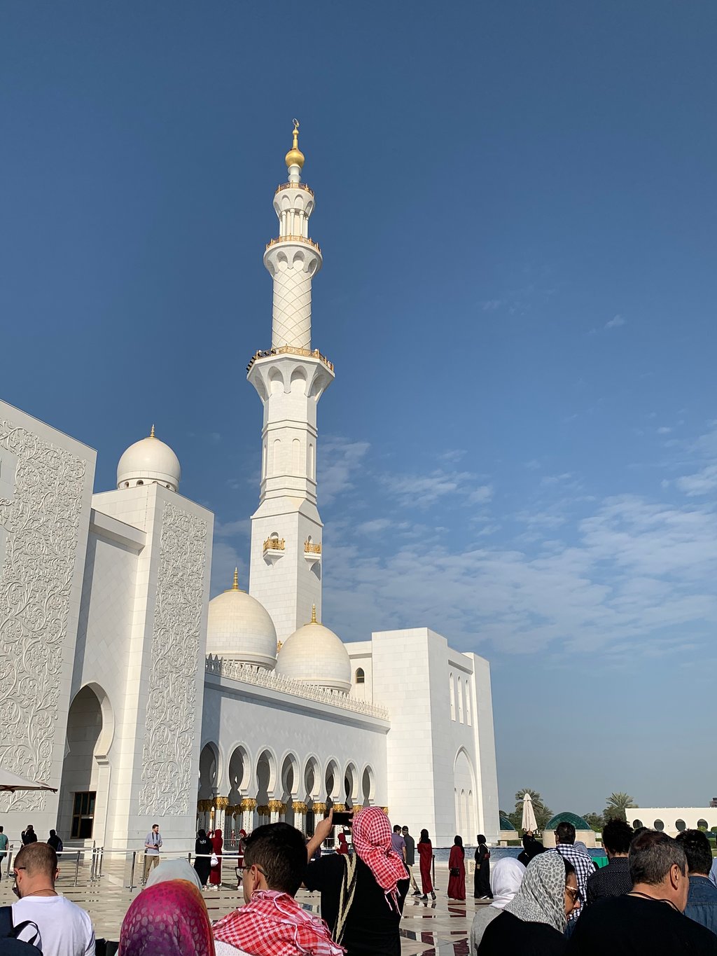 From Dubai: Abu Dhabi City Tour with Sheikh Zayed Grand Mosque and Louvre Museum Visit