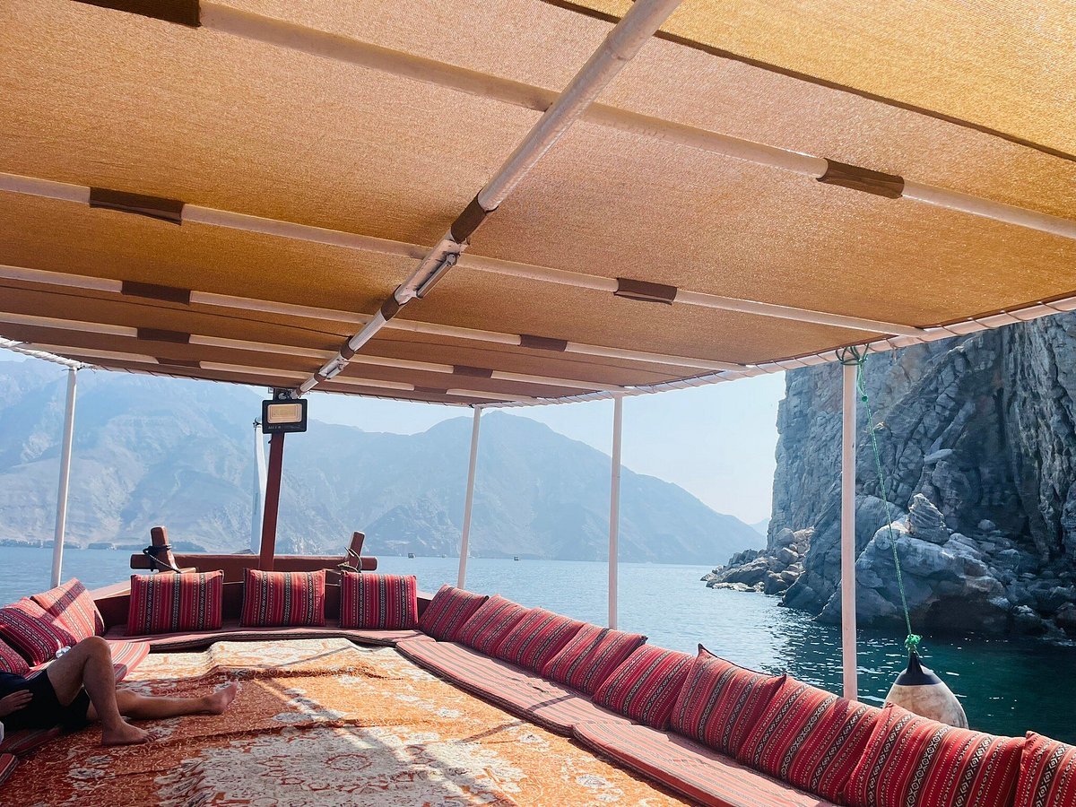 From Khasab: Fjords of Musandam Dhow Cruise with Buffet Lunch