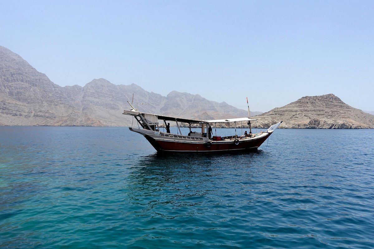 From Khasab: Fjords of Musandam Dhow Cruise with Buffet Lunch