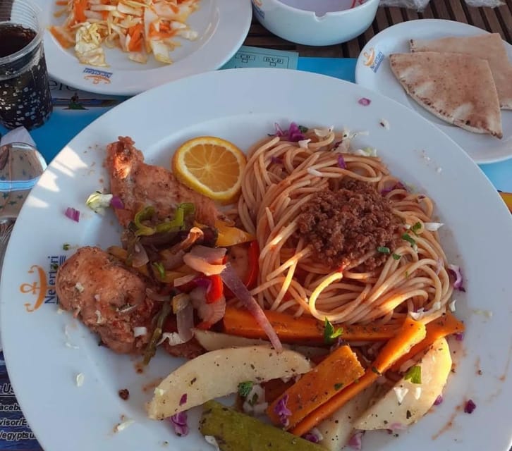 From Makadi Bay: Nefertari Snorkeling Cruise with Underwater Viewing and Lunch or Dinner