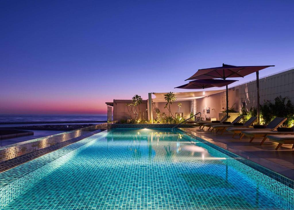 From Muscat: 8 - Day Private Oman Tour to Wadis, Desert, Mountains, and Forts