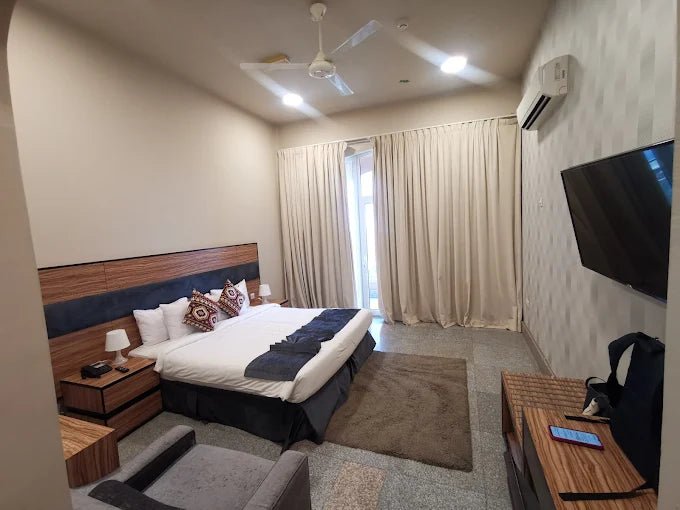 From Muscat: 8 - Day Private Oman Tour to Wadis, Desert, Mountains, and Forts