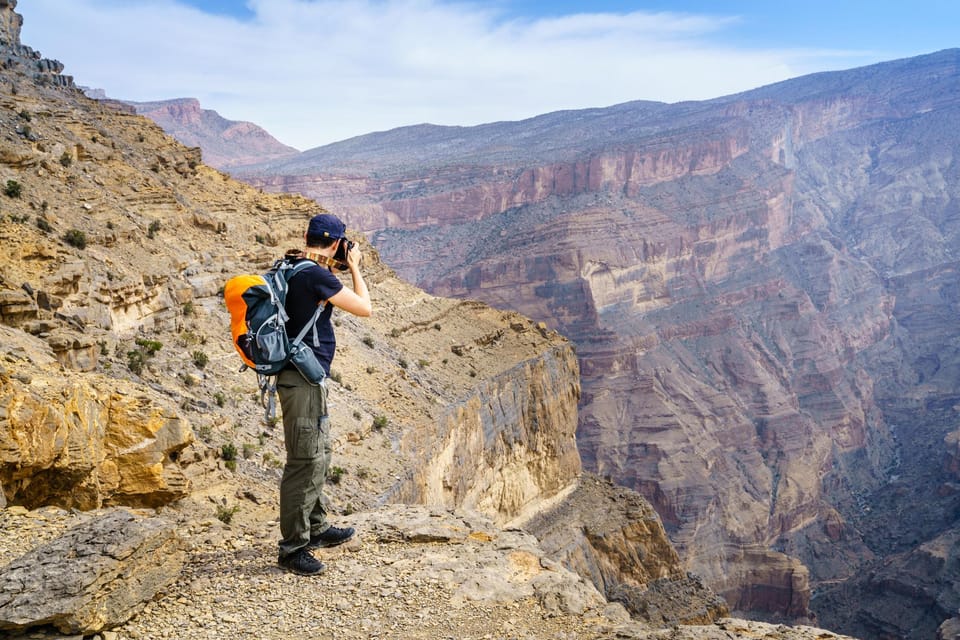 From Muscat: Nizwa, Al Hamra, and Jebel Shams Trip with Overnight Stay
