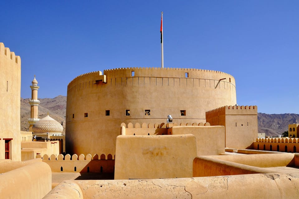 From Muscat: Nizwa, Al Hamra, and Jebel Shams Trip with Overnight Stay
