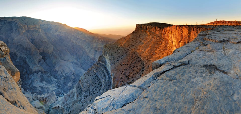From Muscat: Nizwa, Al Hamra, and Jebel Shams Trip with Overnight Stay