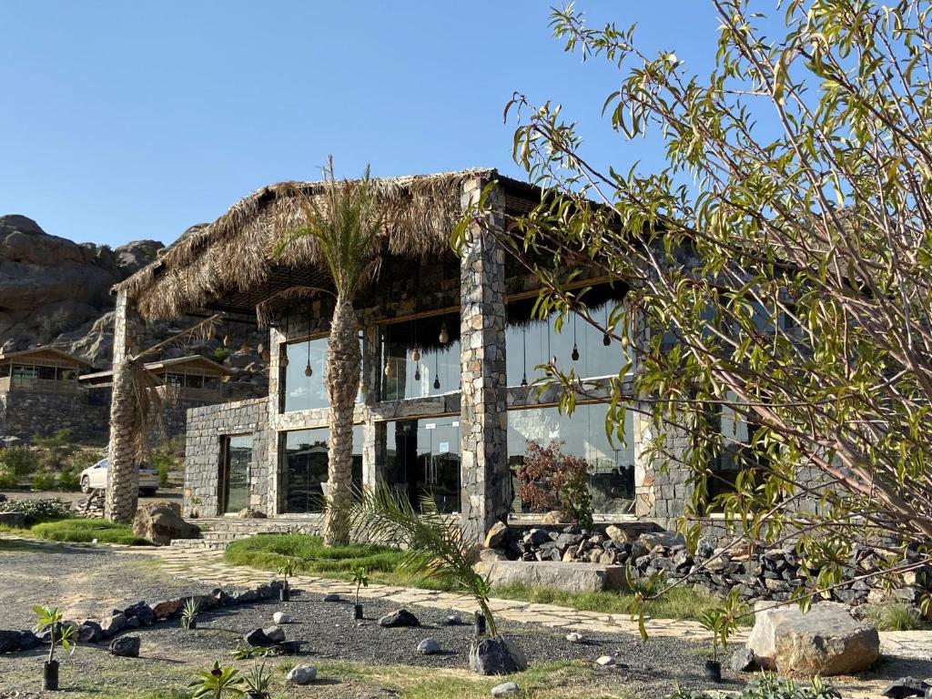 From Muscat: Nizwa, Al Hamra, and Jebel Shams Trip with Overnight Stay