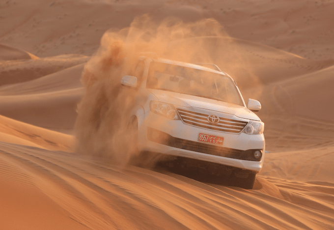 From Muscat: Private Overnight Wahiba Sands Safari and Wadi Bani Khalid Tour