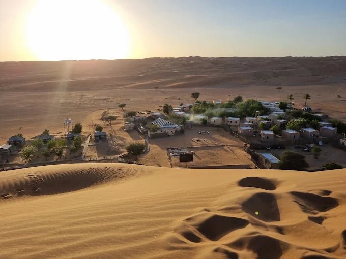 From Muscat: Private Overnight Wahiba Sands Safari and Wadi Bani Khalid Tour