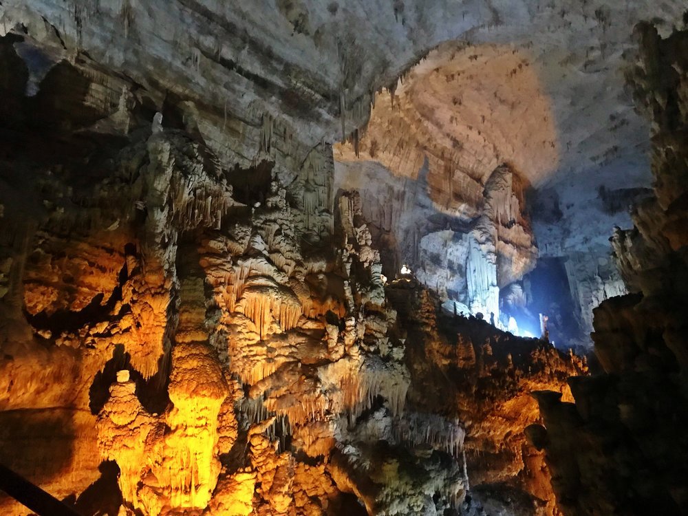 ベイルート:ジェイタ洞窟、ハリッサ&ビブロス プライベートガイドツアー