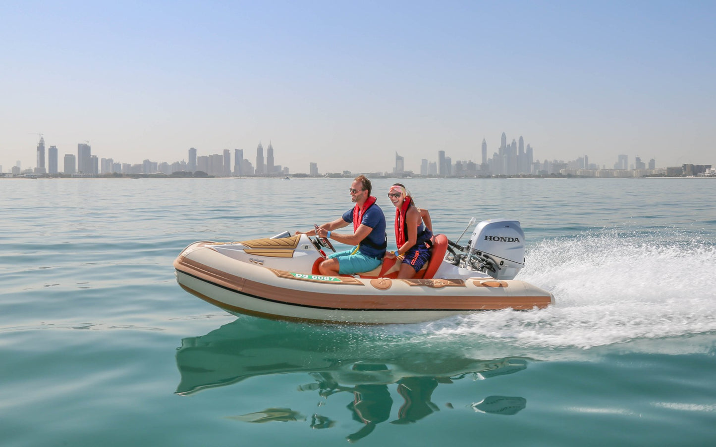 Dubái: experiencia en lancha motora sin conductor