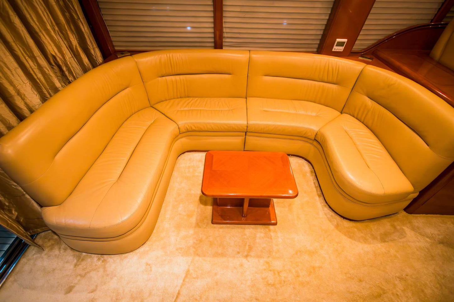 Dubái: alquiler de yate privado Azimut de 65 pies