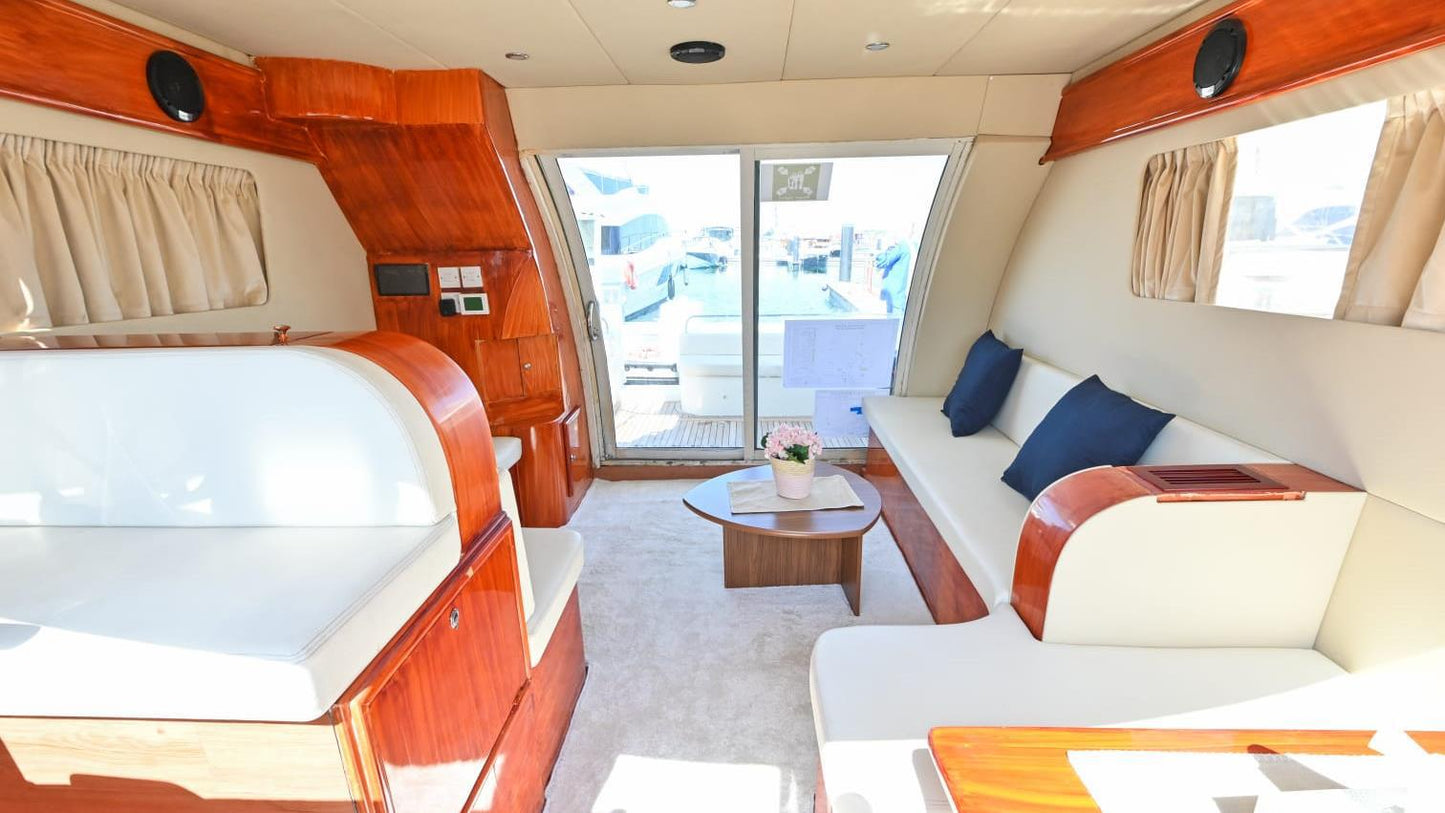 Dubai: Private 45FT Yacht Tour