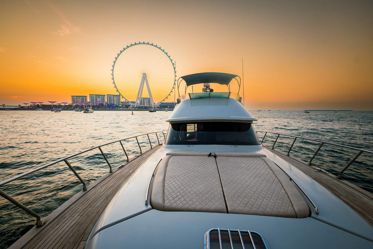 Dubái: alquiler de yate privado Azimut de 65 pies