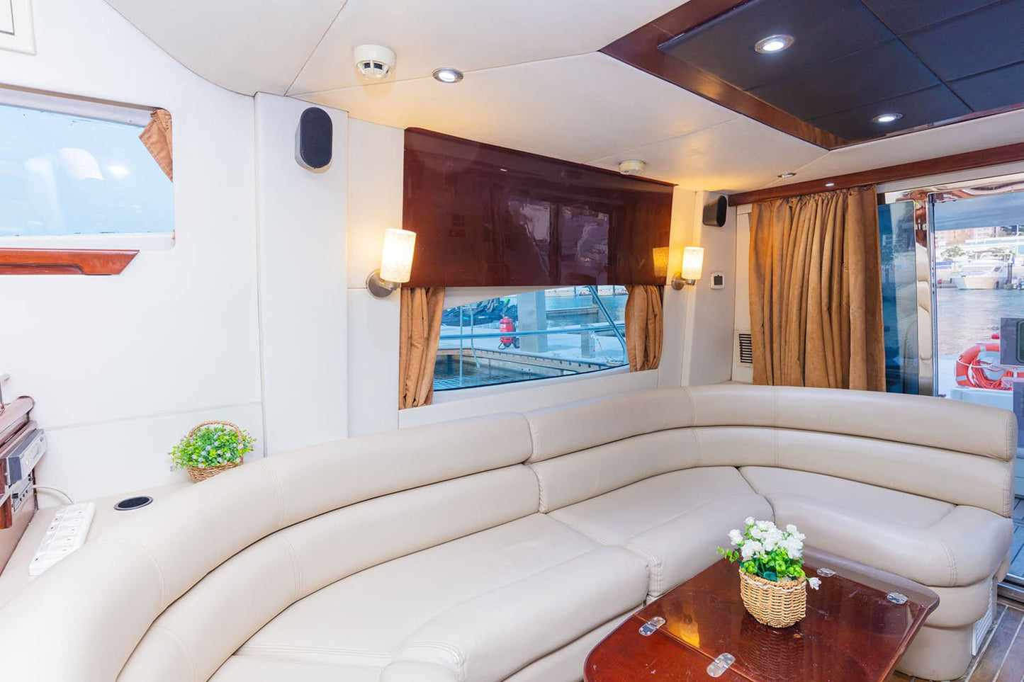 Dubai: Private 50FT Yacht Tour