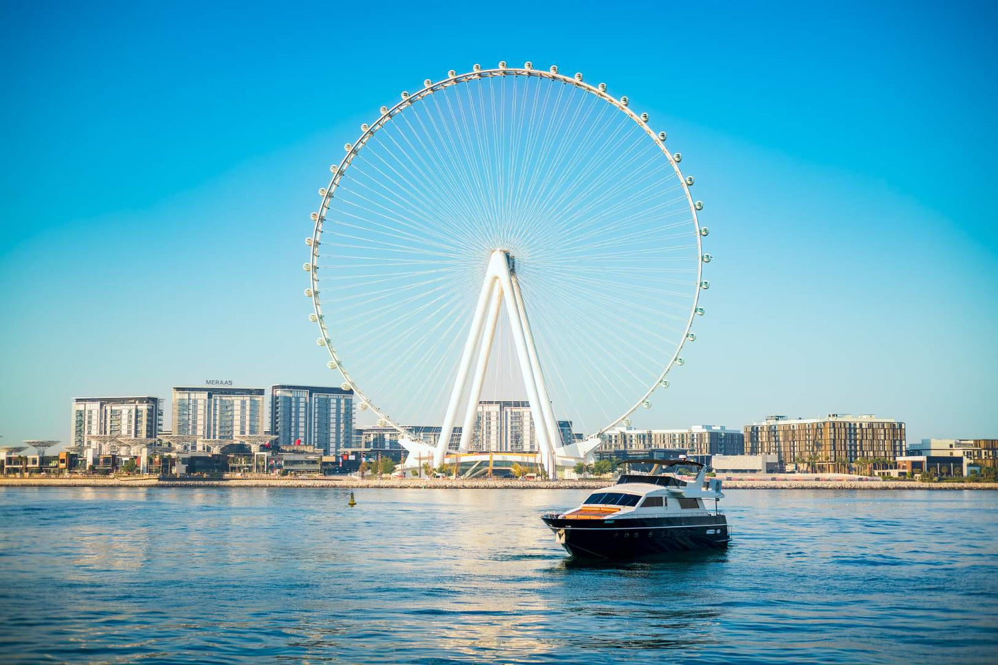 Дубай: аренда 80-футовой частной яхты Azimut