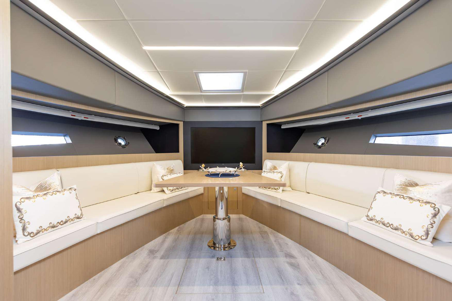 Dubai: Viva 52 Fuß Luxusyacht, Privatvermietung