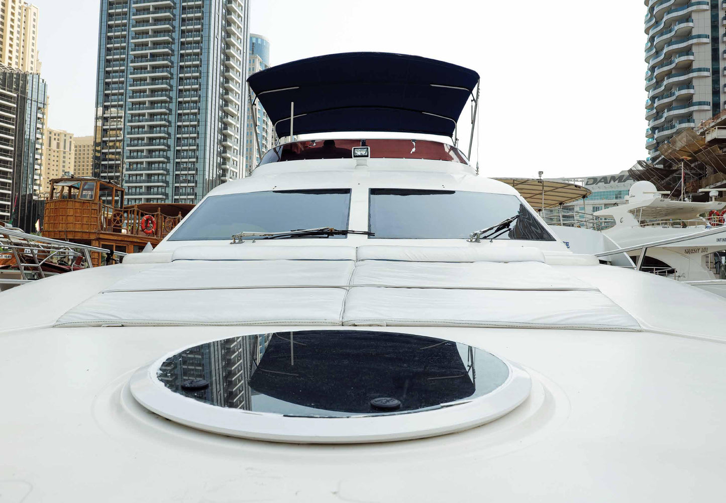 Dubai: Private 50-Fuß-Yacht-Tour