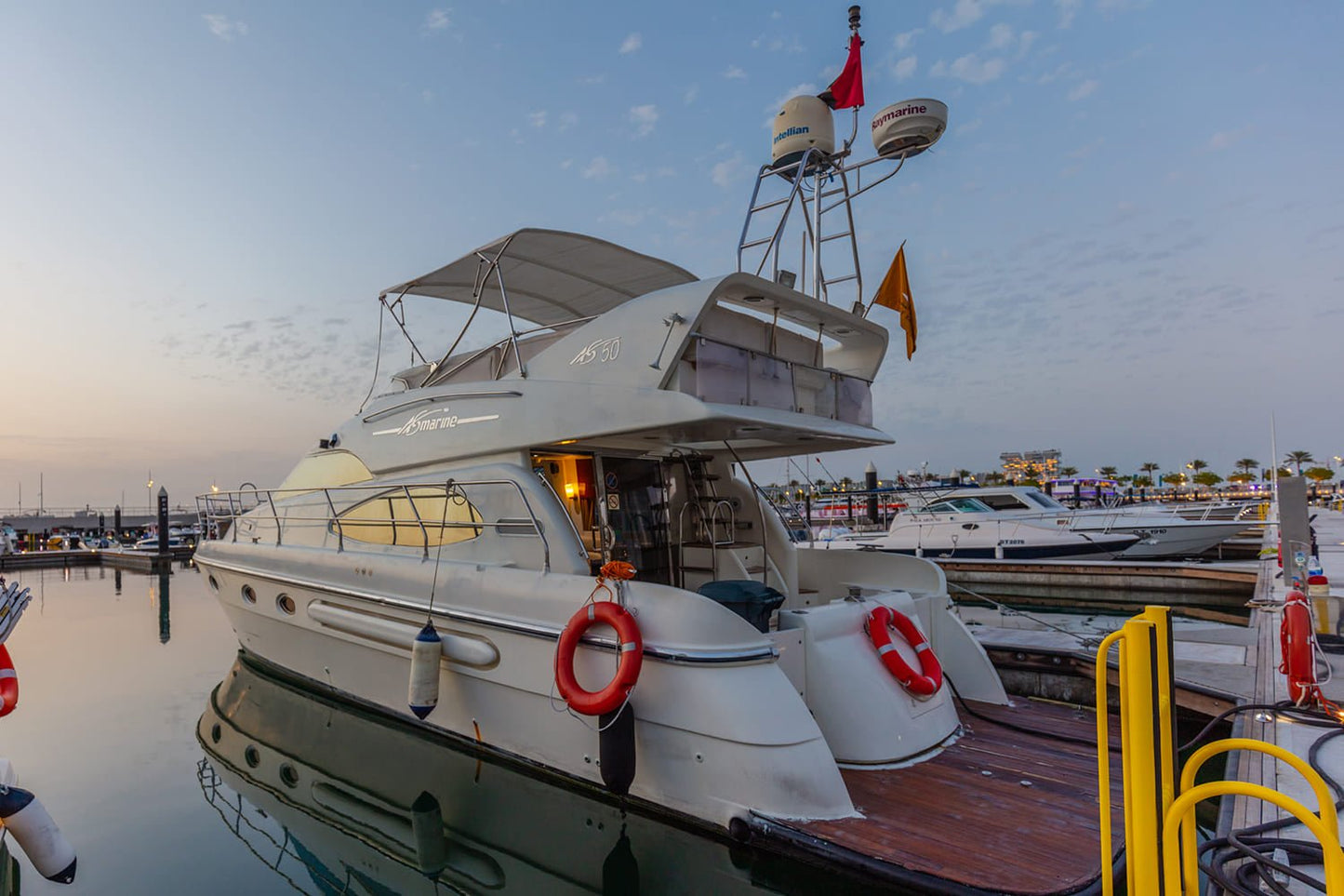 Dubai: Private 50FT Yacht Tour