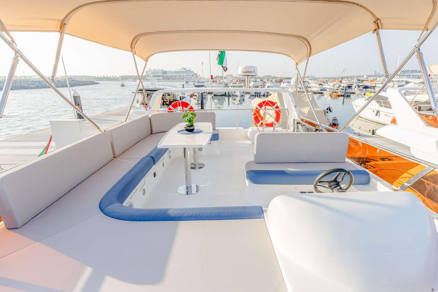 Dubai: Viva 52 Fuß Luxusyacht, Privatvermietung