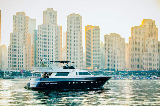 Dubaj: Wynajem prywatnego jachtu Azimut 80 ft