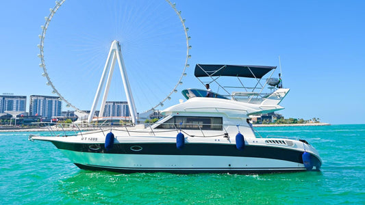 ドバイ:プライベート45FTヨットツアー