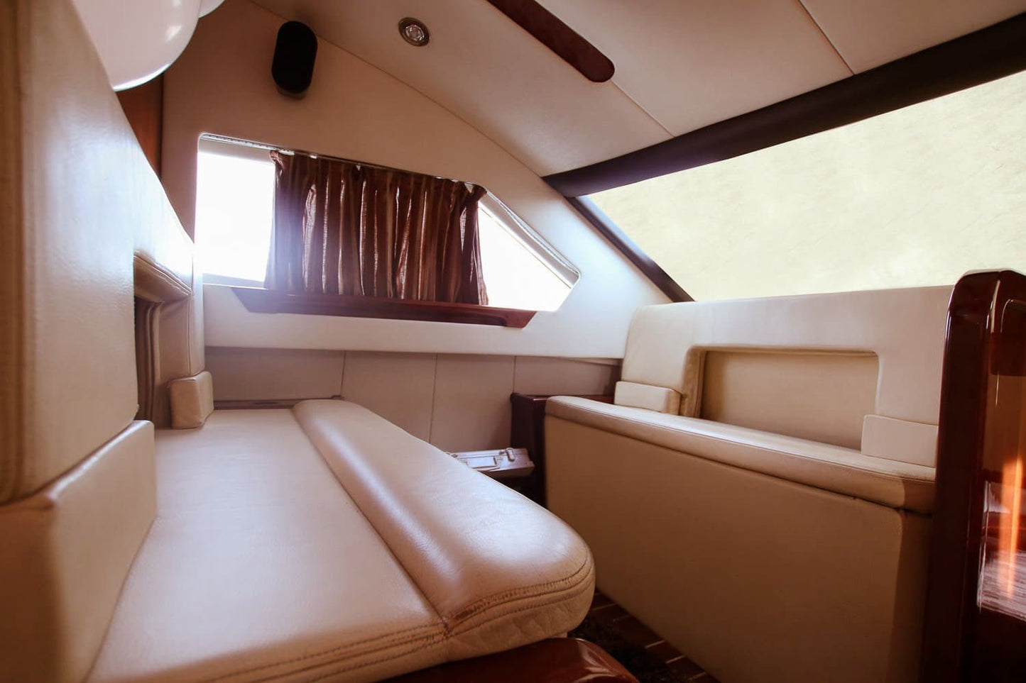 Dubai: Private 50FT Yacht Tour
