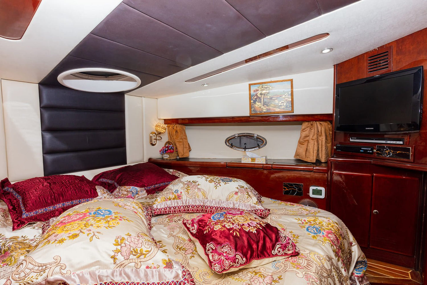 Dubai: Private 50FT Yacht Tour