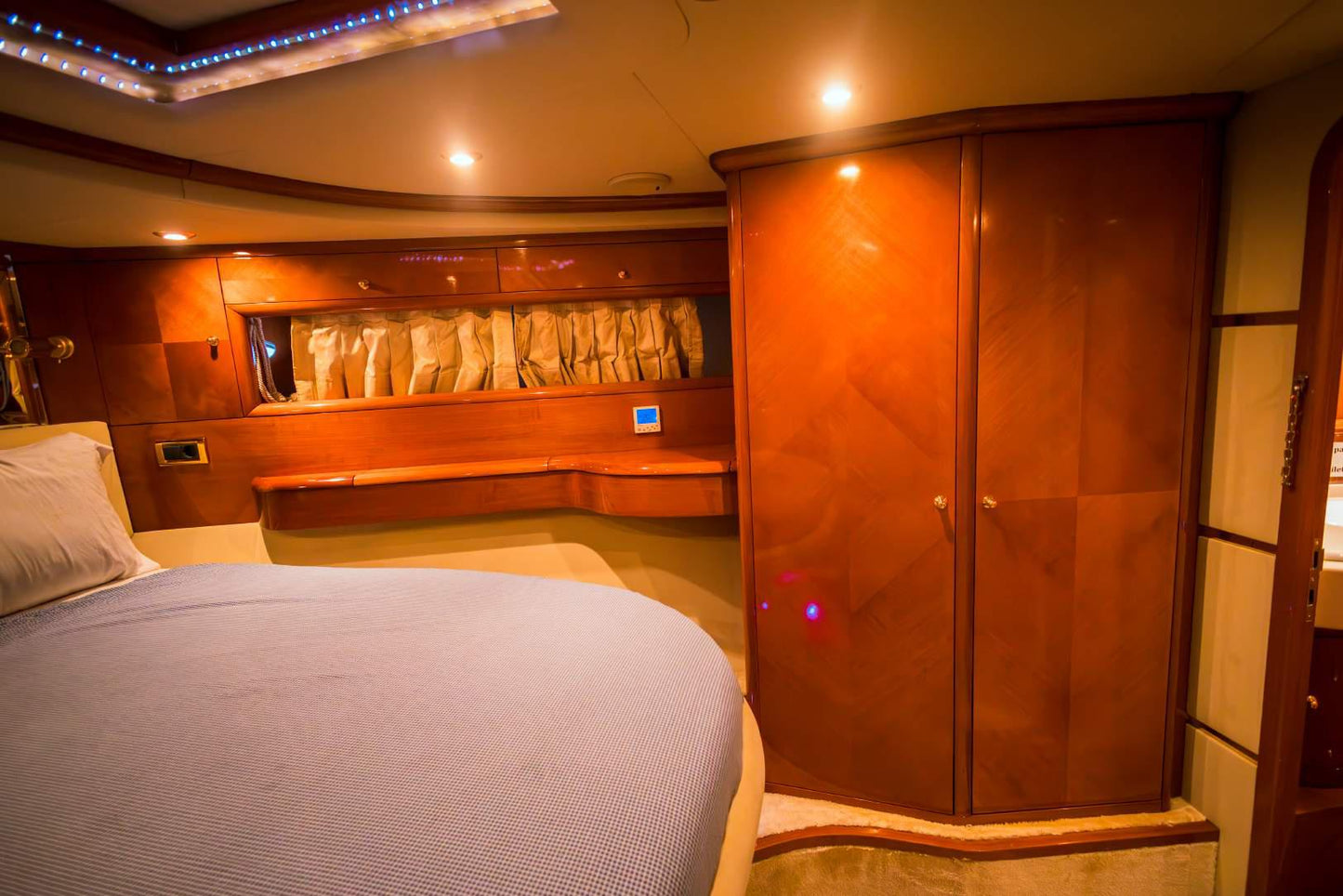 Dubái: alquiler de yate privado Azimut de 65 pies