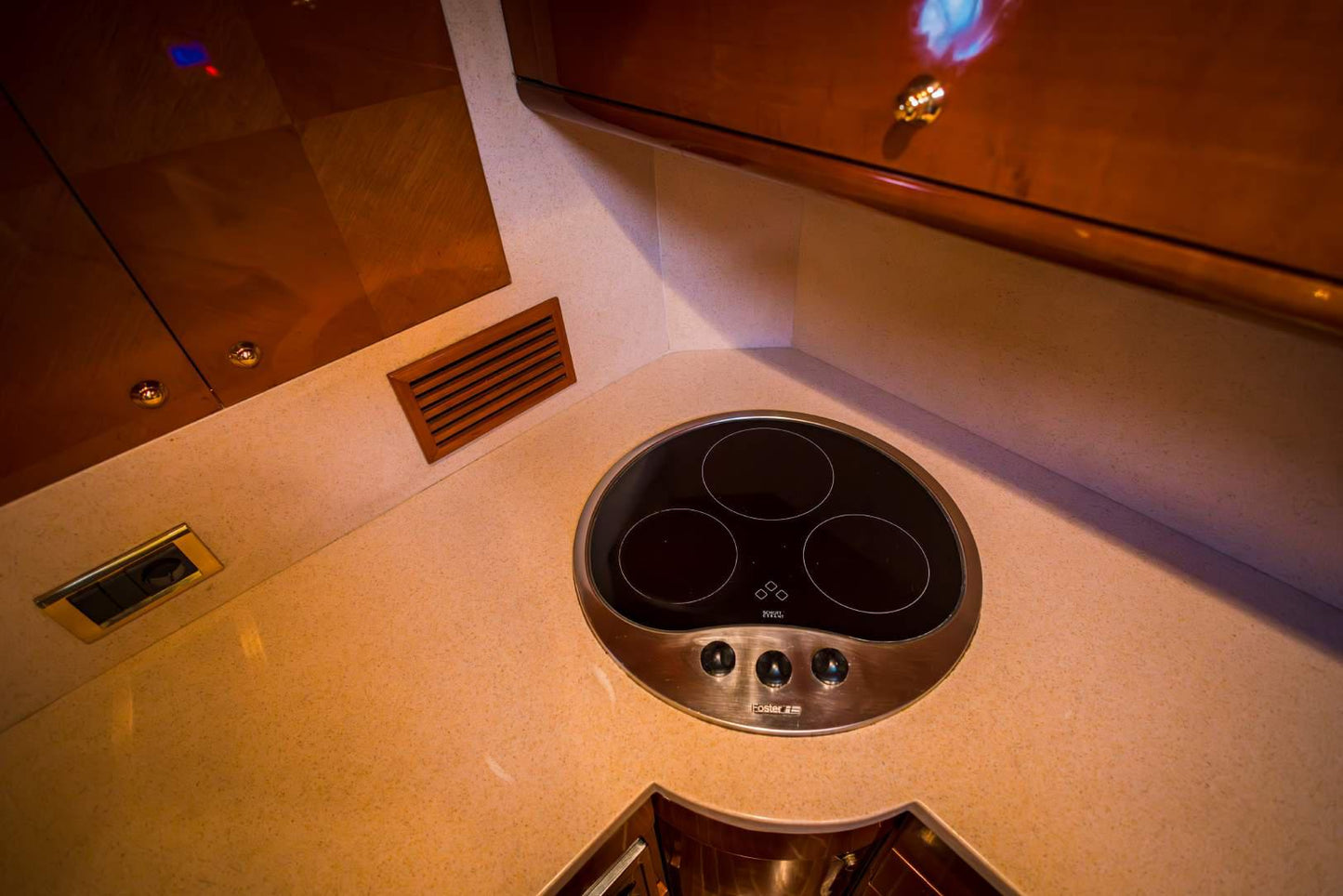 Dubái: alquiler de yate privado Azimut de 65 pies