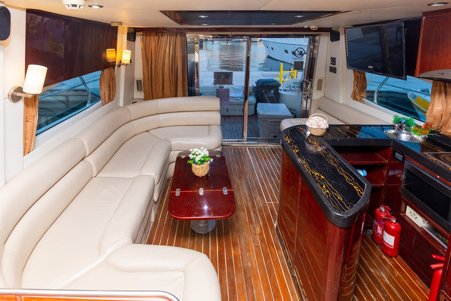 Dubai: Private 50FT Yacht Tour