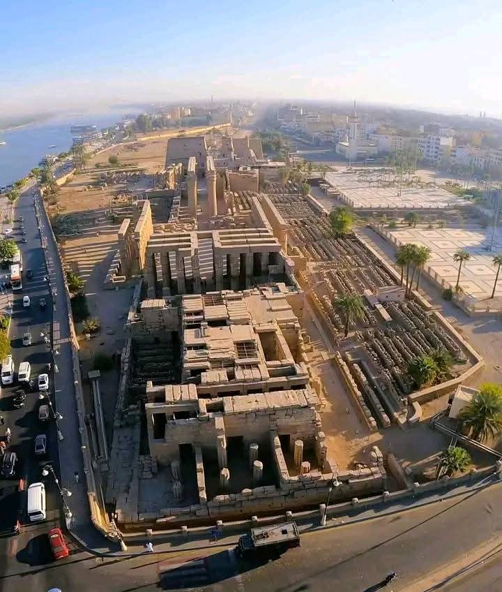 Luxor: Hot Air Balloon Ride with East and West Bank Private Guided Tour