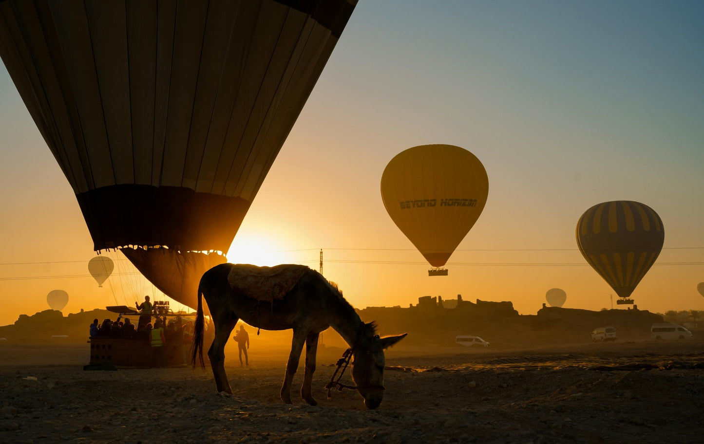 Luxor: Luxury Sunrise Hot Air Balloon Ride with Nile & Temple Views