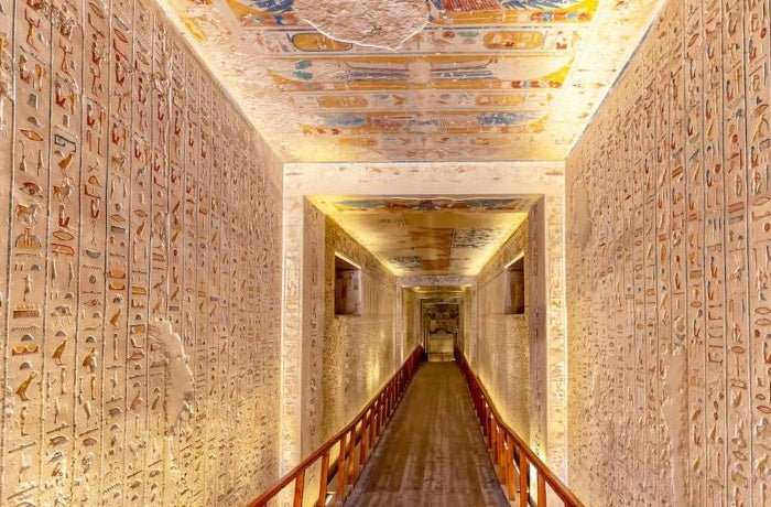 Luxor: Private Day Tour to East and West Banks