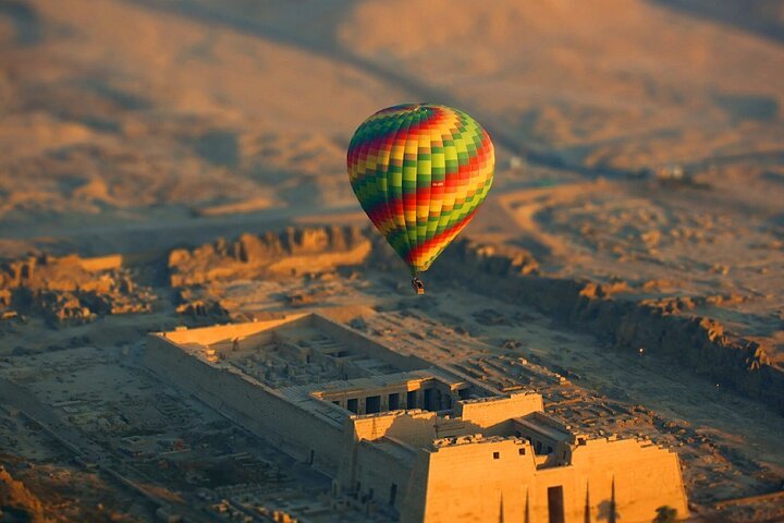 Luxor: Private Full - Day Hot Air Balloon, East and West Bank Tour