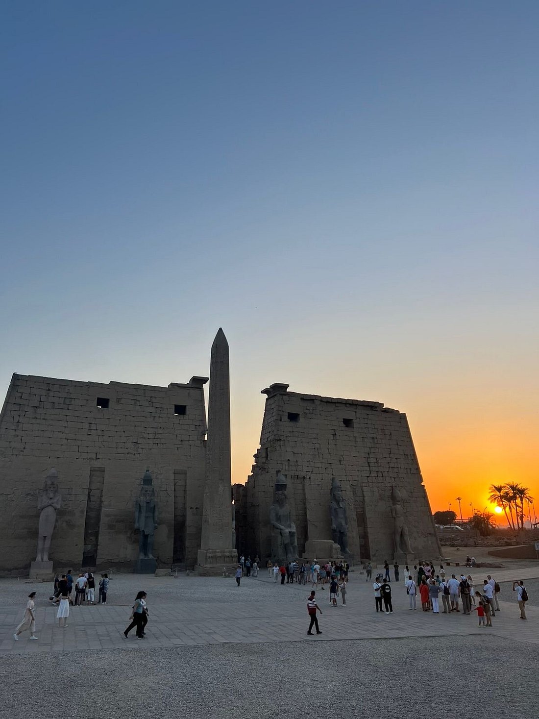 Luxor: Private Guided Tour to East and West Bank