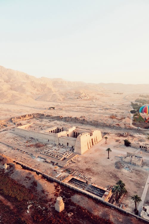 Luxor: Private Guided Tour to East and West Bank