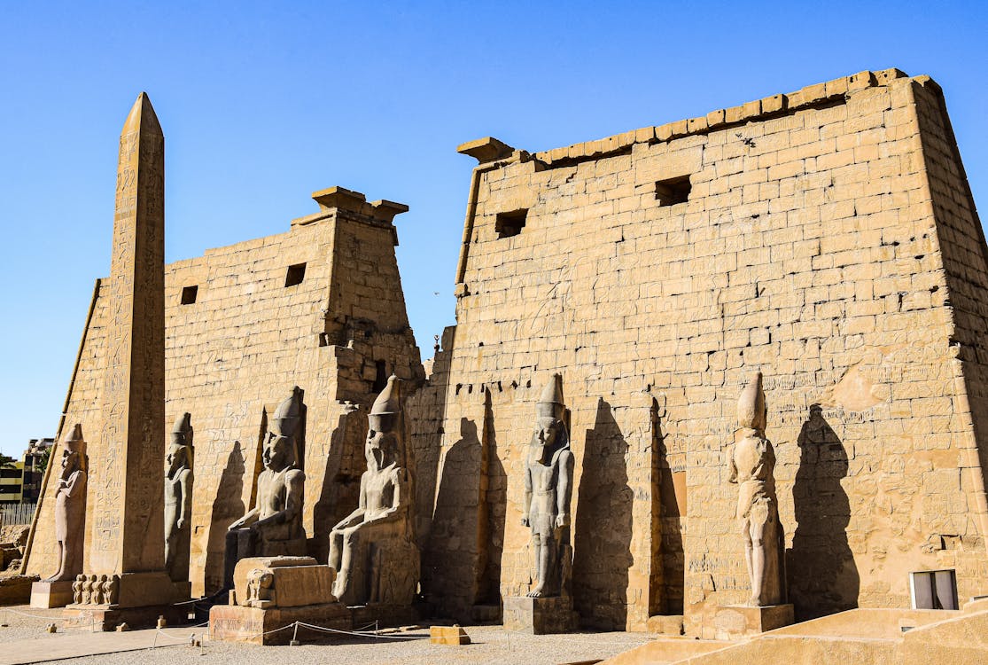 Luxor: Private Guided Tour to East and West Bank