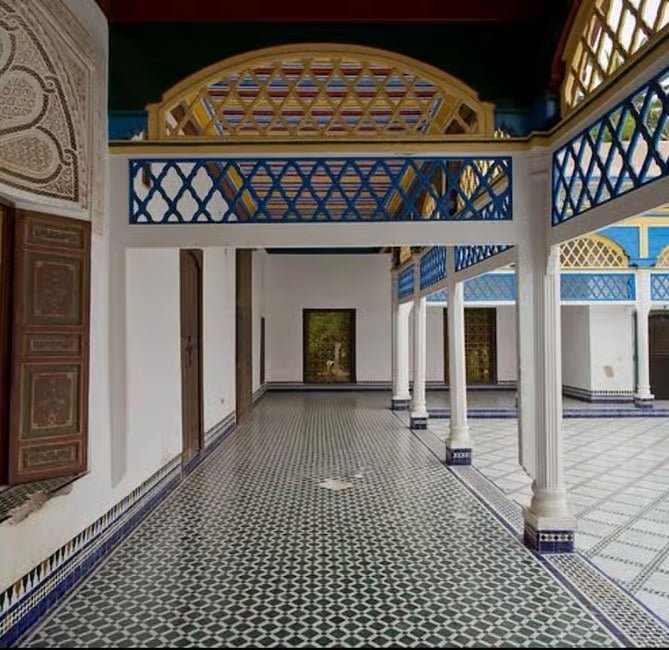Marrakech: City Walking Tour with Bahia Palace, Saadian Tombs, and Souks