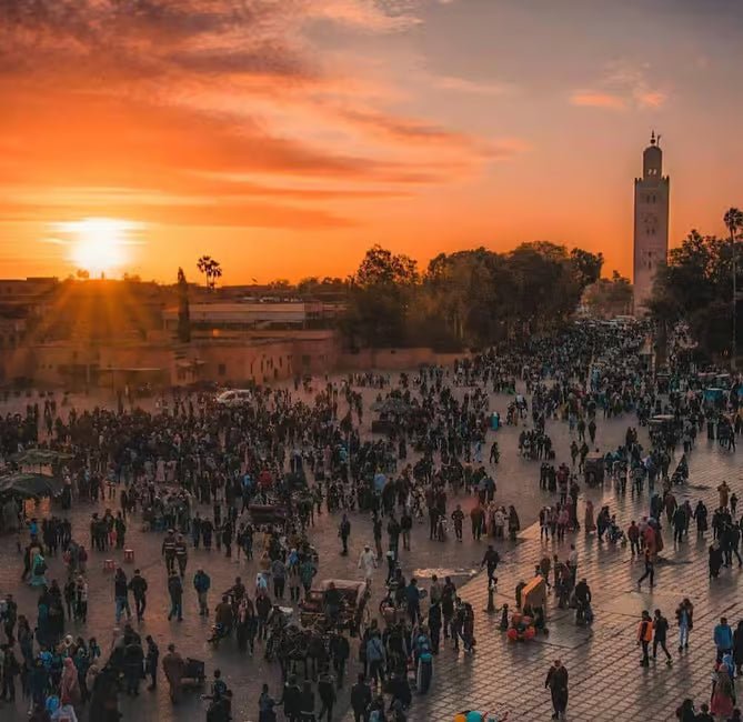 Marrakech: City Walking Tour with Bahia Palace, Saadian Tombs, and Souks